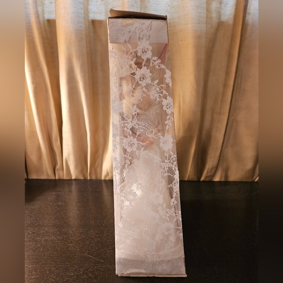 NIB Vintage 1989 Wedding Fantasy Barbie doll - Picture 2 of 5